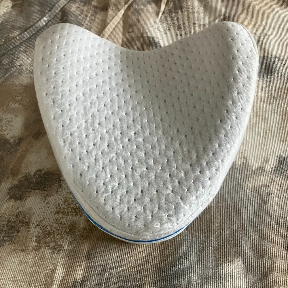 Contour Legacy Memory Foam Leg & Knee Side Sleeper Pillow for Comfort & Relief - Picture 2 of 6